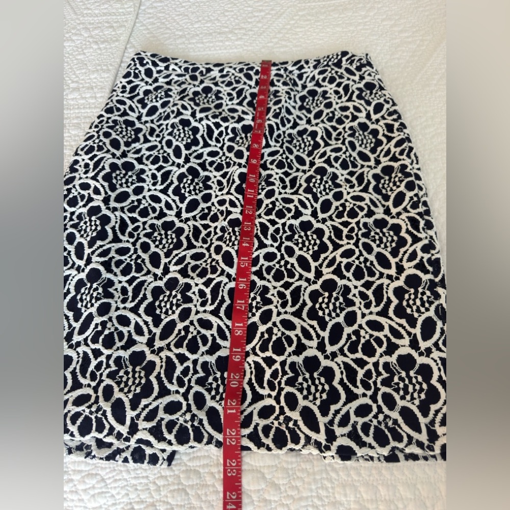Eva Mendes by New York & Co Pencil Midi Skirt Womens 10 White/Navy Floral - Picture 10 of 13